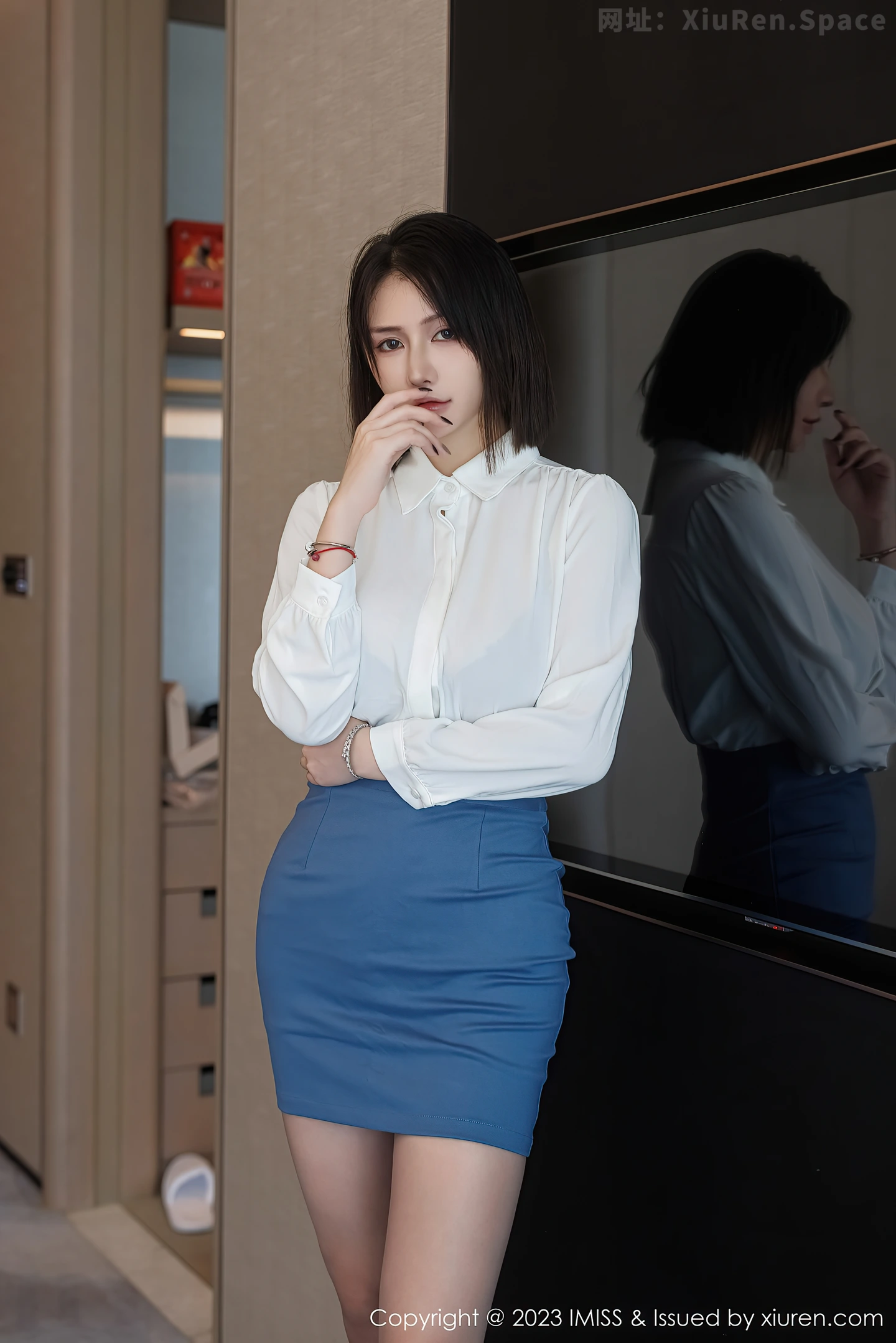 图片[4]-[IMISS爱蜜社]Vol.737 模特Evon陈赞之白T配蓝短裙露黑色蕾丝内衣超薄肉丝诱惑写真58P-秀人网官方网站